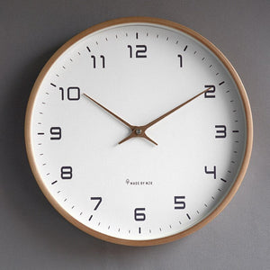 NordicTime houten wandklok - stil Scandinavisch design voor een vredig huis